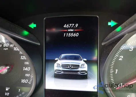 2018 Mercedes-Benz C 300 z USA, uszkodzony, nr VIN 55SWF4JB3JU246851